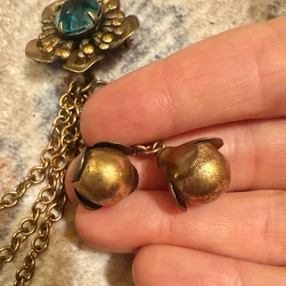 Brass Tone Brooch Green Rhinestones - Picture 4 of 7